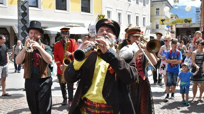 Die Fanfarniente della Strada sorgten für gute Stimmung auf der "Strada"