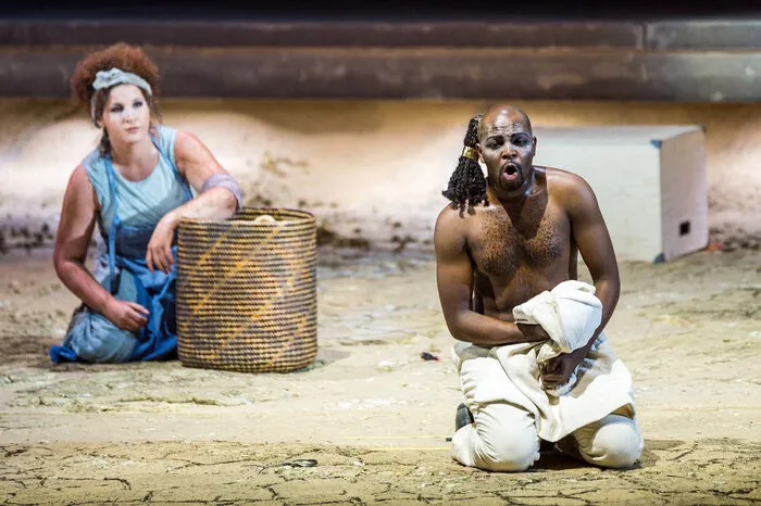 Im Bild: Clarissa Costanzo (Elcia), Sunnyboy Dladla (Osiride)