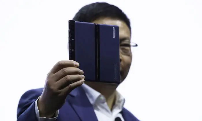 Richard Yu mit dem Huawei Mate X