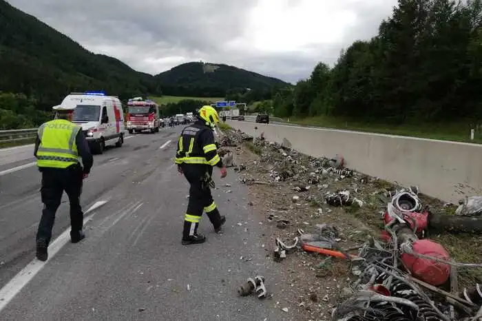 Die S 6 musste in Fahrtrichtung Wien komplett gesperrt werden.