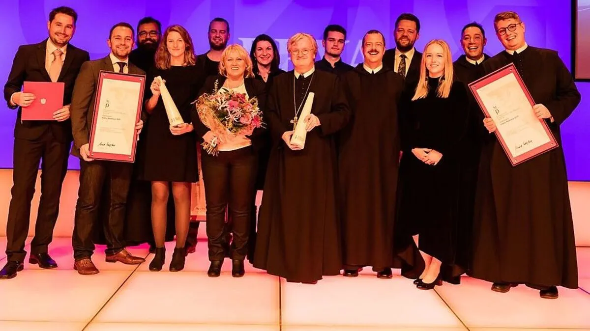 Große Freude bei den Vertretern des Stiftes