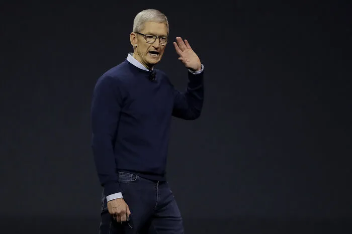 Das Hollywood-Spezialeffektestudio ILM demonstrierte auf der Entwicklerkonferenz WWDC am Montag, wie auf einem iMac-Tischrechner eine VR-Szene aus dem "Star-Wars"-Universum entworfen wird, in die Nutzer mit Spezialbrillen eintauchen können.