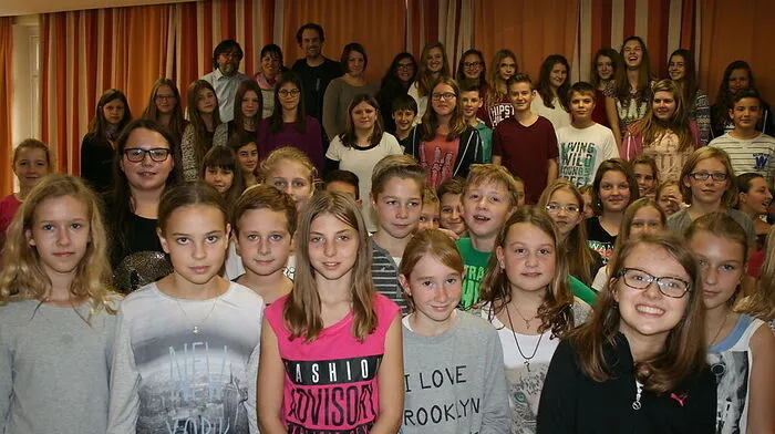 Zahlreiche Kinder und Jugendliche waren bei den ersten Chorproben schon dabei. Wer bei den Jugendsingtagen mitmachen will, kann sich noch anmelden, um am 21. November und bei den Aufführungen am 22. November dabei zu sein