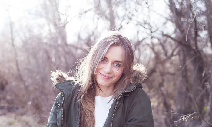 Eine schüchterne Ausstrahlung kann bei der Partnersuche sogar von Vorteil sein. Schließlich wirkt distanziertes Verhalten auch anziehend ...