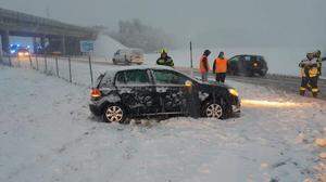 Der starke Schneefall sorgte vielerorts für schneebedeckte Straßen und herausfordernde Fahrverhältnisse