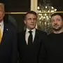 French President Emmanuel Macron, center, poses with President-elect Donald Trump, left, and Ukraine's President Volodymyr Zelenskyy at the Elysee Palace, Saturday, Dec. 7, 2024 in Paris. (AP Photo/Aurelien Morissard)
