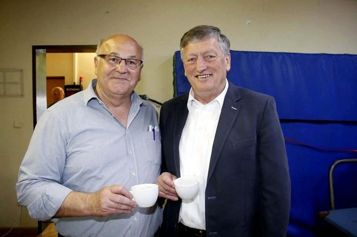 An der Spitze Bürgermeister Franz Handler aus Bad Blumau....