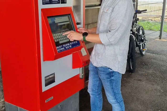 Luca Braun (24) aus Wernberg: "Mitfahrgelegenheiten nach Graz sind mit etwa zehn Euro pro Richtung am günstigsten. Mit dem österreichweiten Klimaticket könnte man verschiedene Verkehrsverbände nutzen. Das kärntenweite Klimaticket wäre für mich weniger sinnvoll."