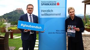 Klaus Domittner und Birgit Pucher präsentierten die Bilanz der Steiermärkischen Sparkasse