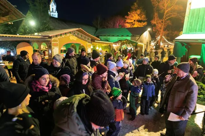 Klicken Sie sich durch die Fotos von der Eröffnung des Avents am Talbach