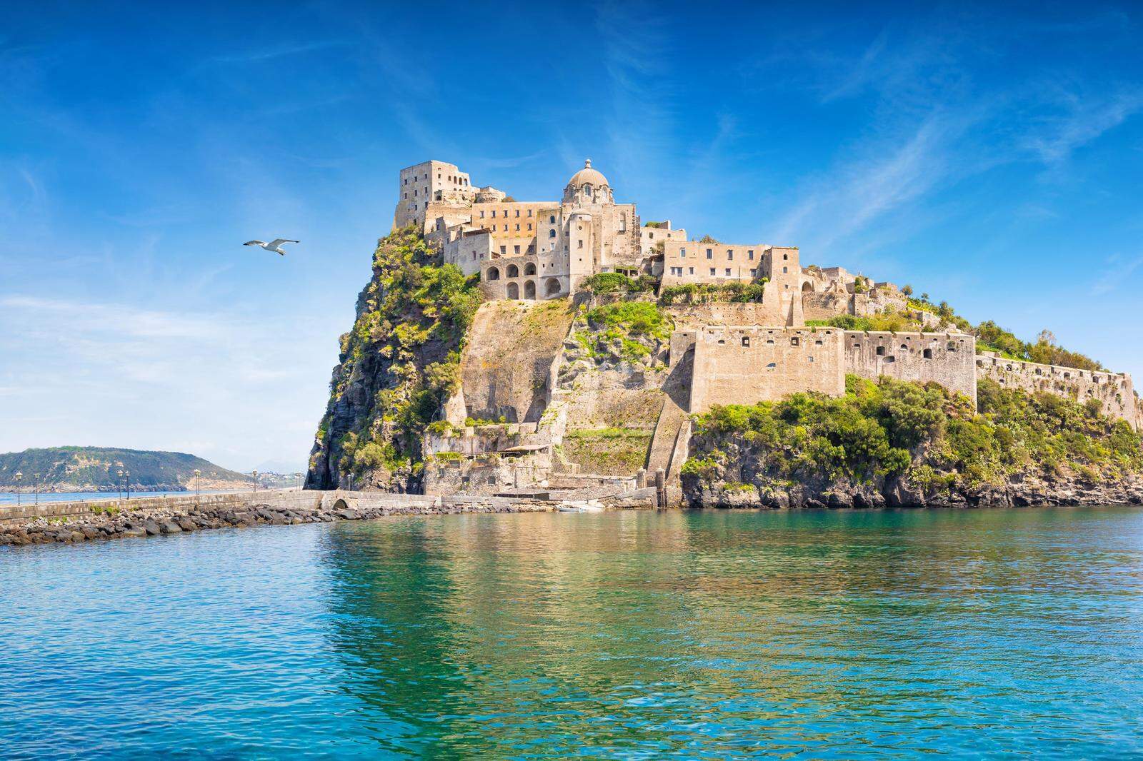 Das Castello Aragonese thront auf einer kleinen Felsinsel im Osten Ischias