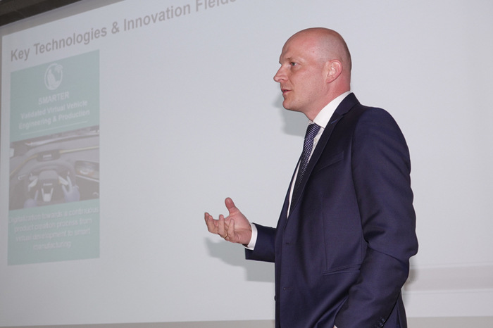 ---und den Global Director vom Advanced Development & Produkt Strategy von Magna Steyr Gerhard Krachler begrüßen.