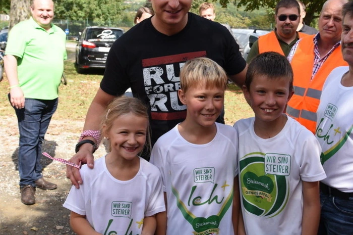 Andreas Gabalier kam als vielumjubelter Bewegungsbotschafter nach Stubenberg.