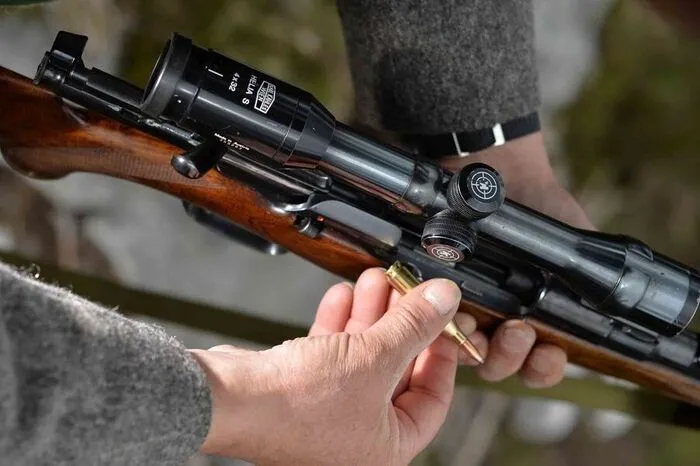 Weil er mit einem Lieferanten in Streit geriet, feuerte ein betrunkener Unternehmer in Heimschuh mit seinem Gewehr in die Luft.