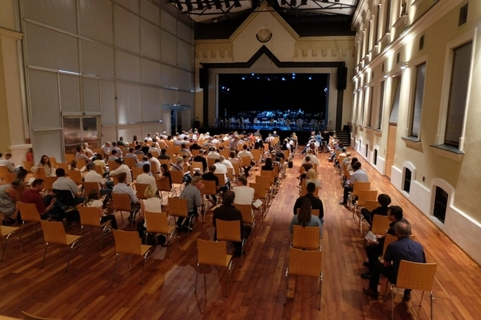 Das Konzert fand unter strengen Vorsichtsmaßnahmen statt, die Besucher und Besucherinnen mussten sich im Vorfeld registrieren.