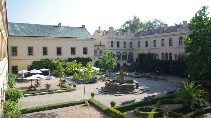 Das Schloss Castolovice wurde 1992 an die Familie Sternberg restituiert.