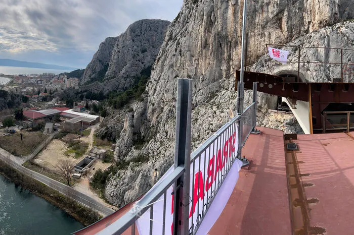 Die Brücke über dem Fluss Cetina schwebt 70 Meter über dem Meeresspiegel