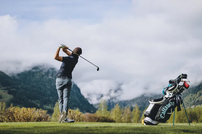 Der Ein-Meter-Abstand muss aber weiter beachtet werden - was sich bei Sportarten wie Golf leicht bewerkstelligen lässt.
