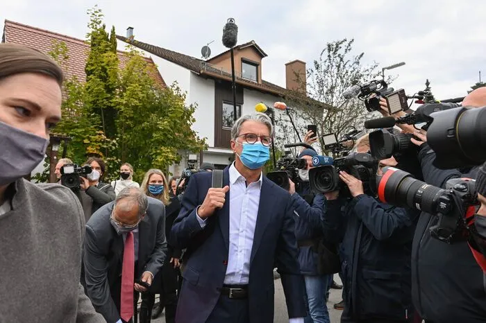 Zu Prozessbeginn forderten Stadlers Verteidiger Auskunft, ob am Prozess beteiligte Richter in den vergangenen Jahren einen VW-Diesel fuhren - die Stadler-Verteidiger sehen eine mögliche Befangenheit.
