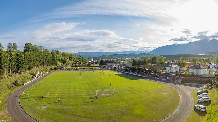 Das Stadion Rötz in Trofaiach bekommt eine Flutlicht-Anlage. Im März soll diese bereits fertig installiert sein.