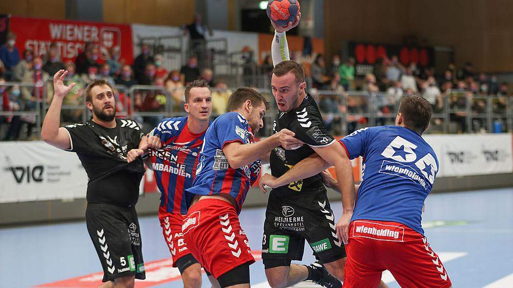 Rok Skol (2. von rechts) und die HSG Graz unterlagen dem Tabellenführer