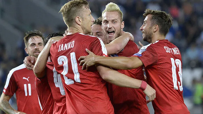 Georgien - Österreich 1:2 (0:2). Tore: Ananidze (78.) bzw. Hinteregger (16.), Janko (42.) Österreich: Almer; Klein, Dragovic, Hinteregger, Suttner; Alaba, Baumgartlinger; Harnik (72. Sabitzer), Junuzovic (67. Schöpf), Arnautovic; Janko (77. Gregoritsch)