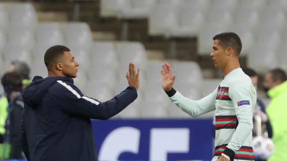 Kylian Mbappé (links) trifft heute auf Cristiano Ronaldo