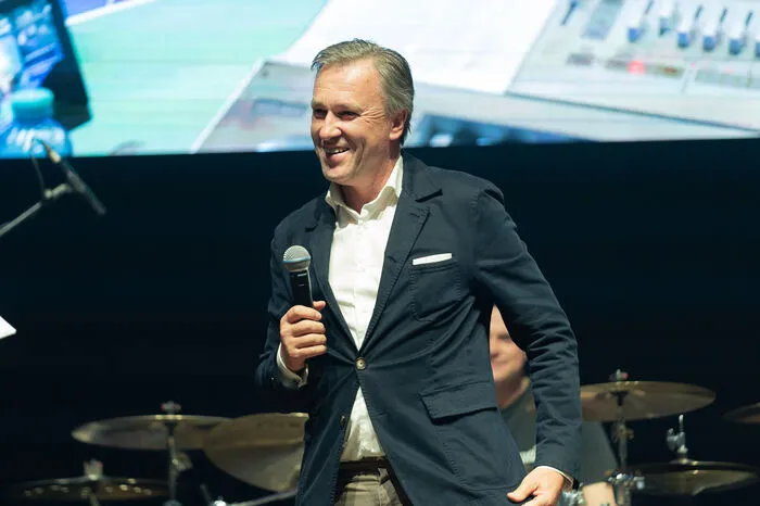 Sturm-Präsident Christian Jauk bei seiner Laudatio: "Manfred Koch ist als Musiker unser zwölfter Mann". 