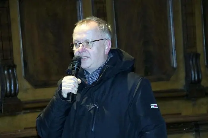 und der Begrüßung durch Stadtpfarrer Martin Trummler...