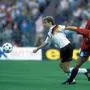 Bildnummer: 02967470  Datum: 17.06.1988  Copyright: imago/Sven Simon
Rudi Völler (BR Deutschland, li.) gegen Manuel Sanchis (Spanien); Vdia, quer, Zweikampf, Ball EM 1988, Nationalmannschaft, Nationaltrikot, Gruppe A, BRD - Spanien 2:0 München Dynamik,  Fußball Länderspiel Herren Mannschaft Einzelbild Aktion Personen