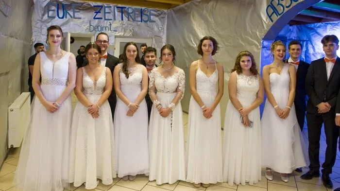 36 Maturantinnen und Maturanten aus zwei Klassen der HAK Judenburg luden am 7. Jänner zu ihrem Maturaball.