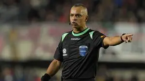 Wilton Sampaio leitet das Eröffnungsspiel zwischen Mexiko und Südafrika