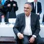 Gut gelaunt auf der Anklagebank: Ex-BVT-Chefinspektor Egisto Ott am 20. April 2026