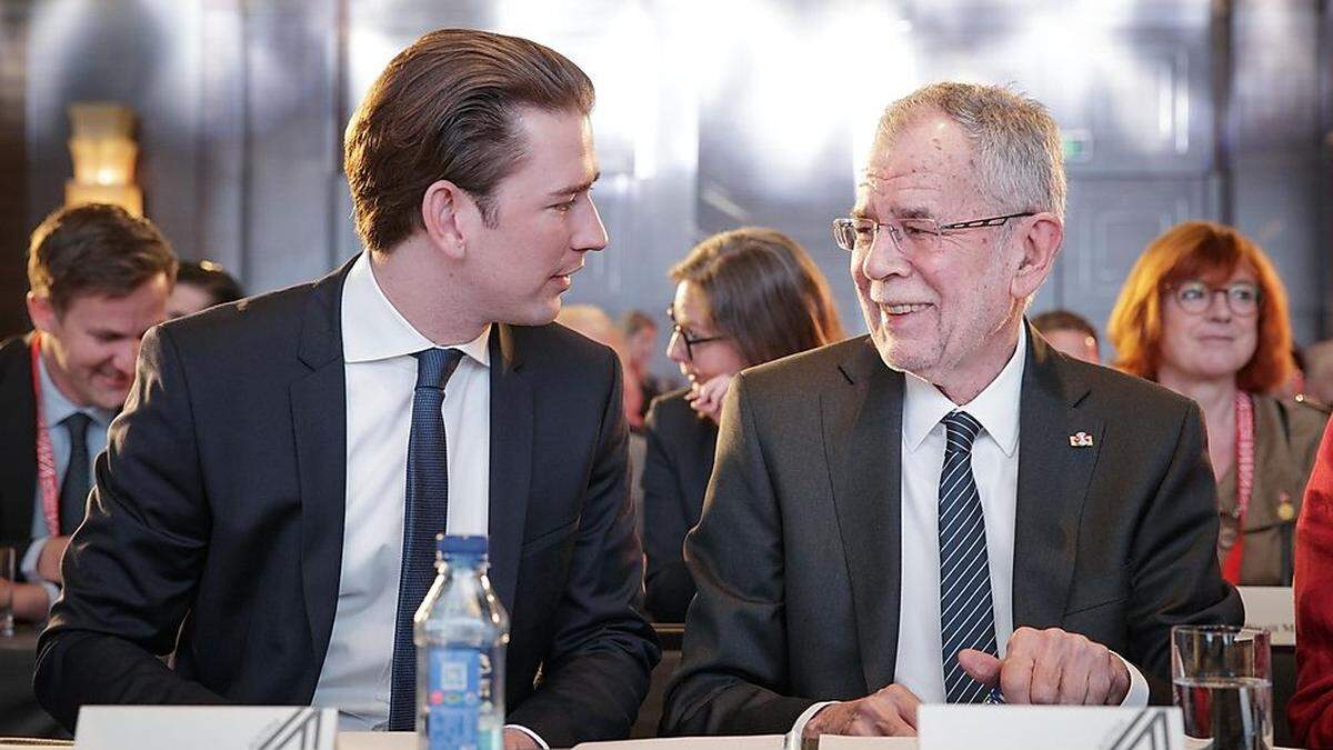 Bundeskanzler Sebastian Kurz und Bundespräsident Alexander Van der Bellen führen die Delegation an