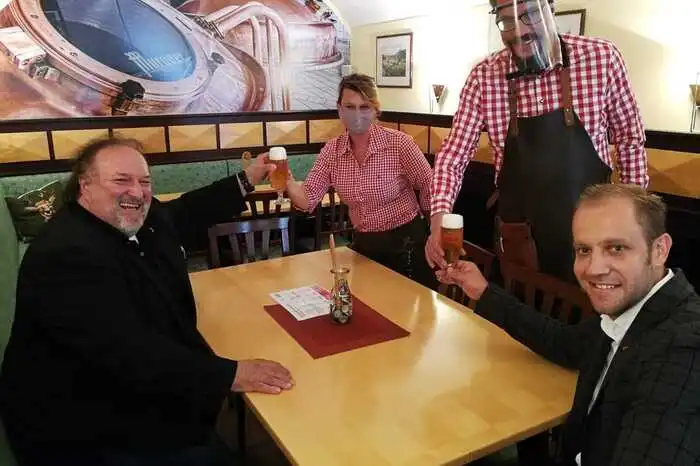 Das erste Bier wird im Brauhaus Murau serviert