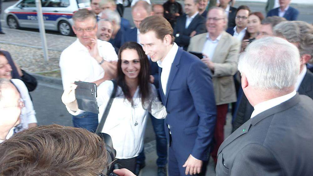 Ein Foto mit Sebastian Kurz:  Um den Chef der &quot;Neuen Volkspartei&quot; herrschte ein G'riss