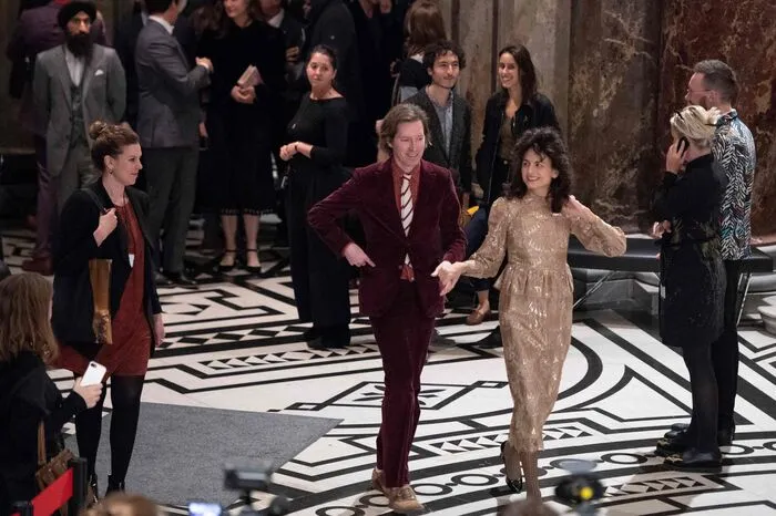 Wenn der mehrfach oscar-nominierte Kultregisseur in Wien weilt, kommen sie alle. Einen Tag vor der großen Eröffnung am Montag beehrte Schauspieler Bill Murray die Hauptstadt.