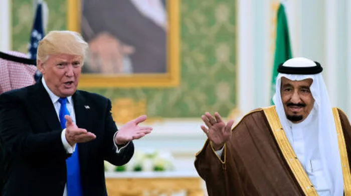 Donald Trump mit dem saudischen König Salman bin Abdulaziz al-Saud 