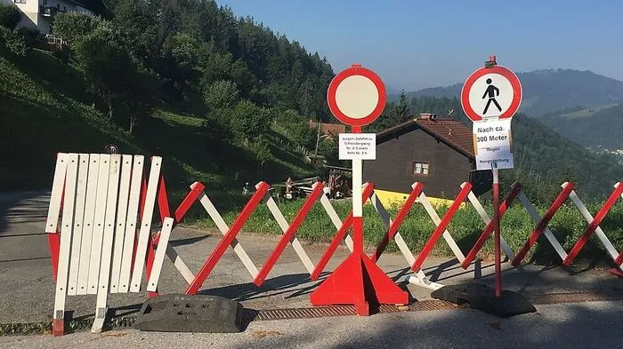 Der Schloßbergweg bei der ist von 11. Juli bis 12. Juli gesperrt
