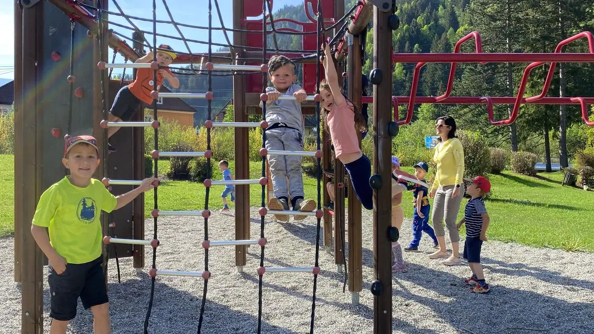 Erfahrene Spielplatztester: Kilian, Alois, Lukas und Letizia vom Kneipp-Kindergarten in Radenthein