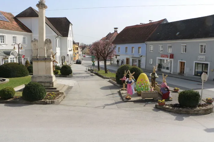 ... nur vereinzelt sieht man Menschen auf der Straße, die das Nötigste einkaufen gehen.