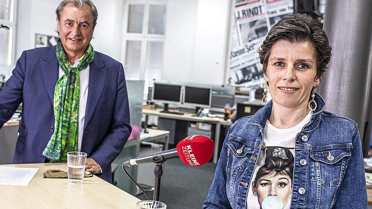 Hoteldirektorin Yasmin Stieber-Koptik im Newsroom der Kleinen Zeitung mit Adolf Winkler
