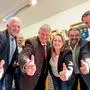 Bezirksparteivorsitzender und Bürgermeister von Afritz, Maximilian Linder (FPÖ), feiert mit seinen Funktionären