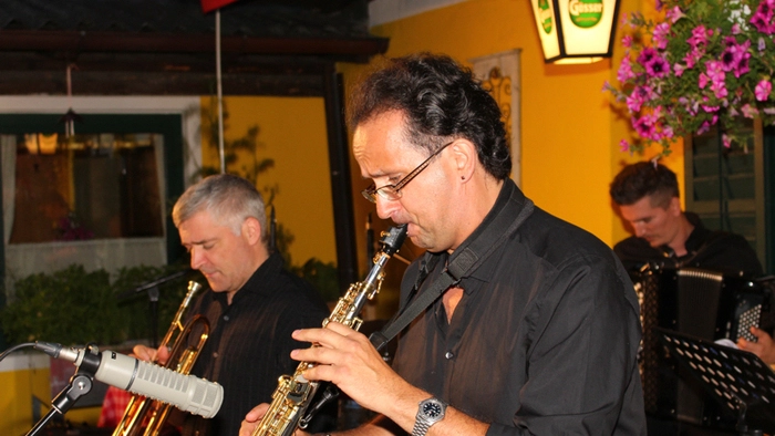 Bei perfektem Sommerwetter fand das erste Konzert im Rahmen des Sommerfestivals im Schilcherhof Ligist statt. Die Gruppe "Adana" begeisterte mit einer Mischung aus Jazz, Volksmusik, Klezmer und Folk.