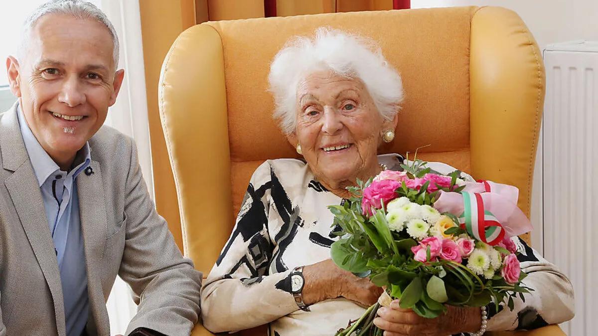 Emma Bracher feierte ihren 101. Geburtstag. Vizebürgermeister Jürgen Pfeiler gratulierte