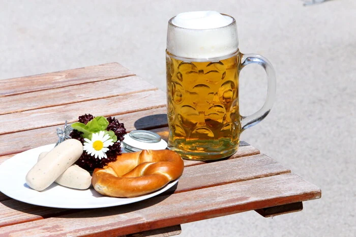 Wie etwa mit der Weißwurstparty, zu der jeweils an Samstagen geladen wird. 