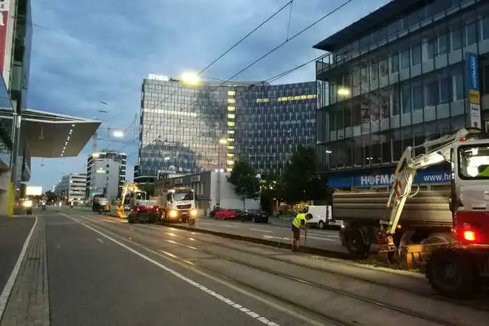 ...die auch Platz für ein eigenes Bewässerungssystem bekommen. Die Arbeiten werden in der Nacht durchgeführt und dauern bis zum 29. Juni.