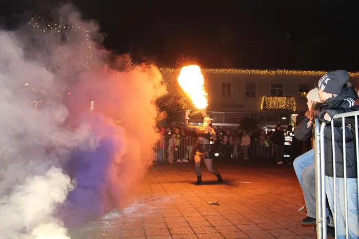 Für heiße Stimmung sorgten auch so manche Feuerschlucker. 
