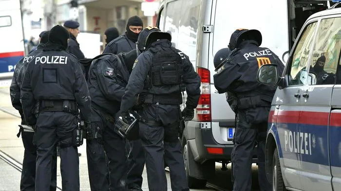 Die Aktivisten hatten nicht auf die Kontaktversuche der Polizei reagiert. Deshalb musste die WEGA ausrücken.