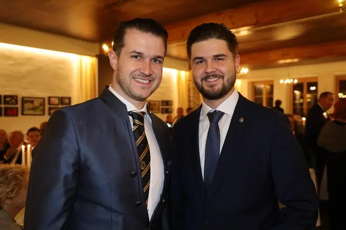 Sehen Sie sich noch die weiteren Bilder der Gründungsfeier an!